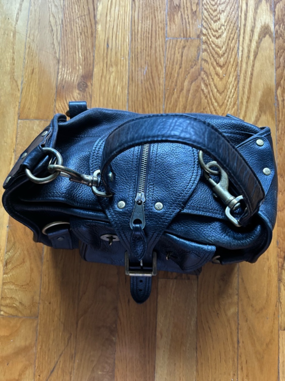 2000s.Authentic Mulberry Alana Black Leather Shoulder Bag,  Brass Buckle Satchel - Picture 2 of 11